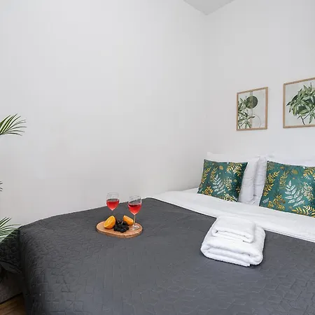 Lumina I Cozy 4-room Near Metro & Center *