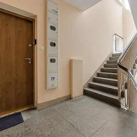 Lumina I Cozy 4-room Near Metro & Center 公寓